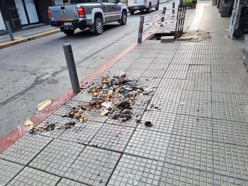 “¿Les parece que puede estar así?”: reclamo por el estado de una vereda